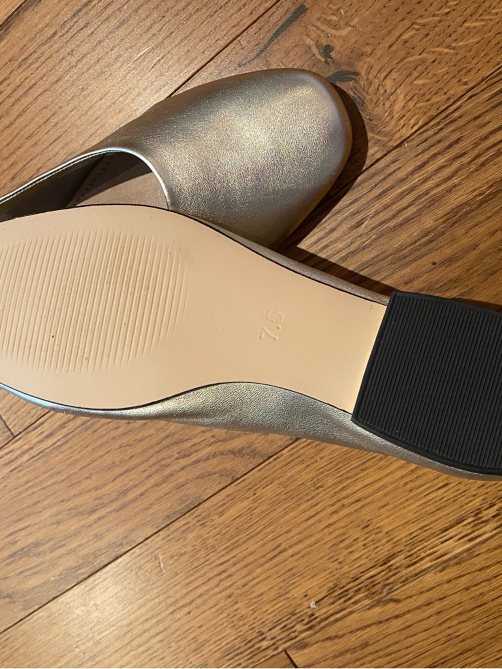 Seychelles Metallic Gold Rounded Toe Low Heel Flats - Picture 2 of 6